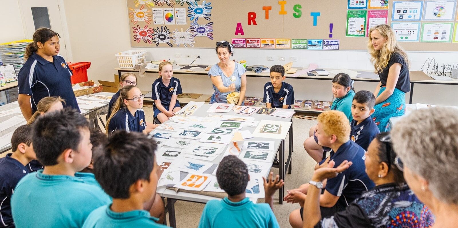 primary school teacher and teaching artist leading students through arts learning lesson