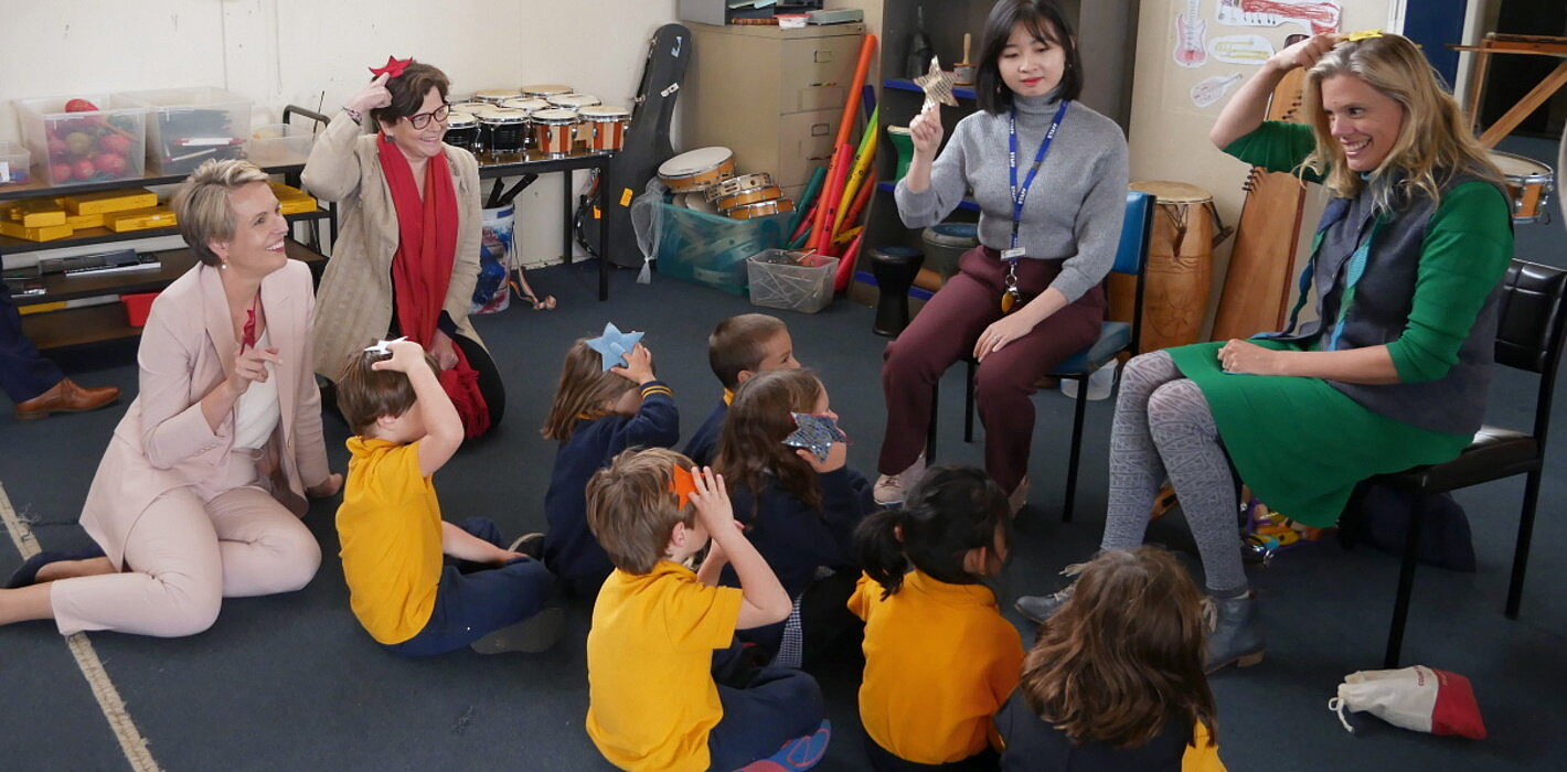 Tanya Plibersek MP and Ged Kearney MP sit with primary school class receiving arts learning lesson from The Song Room's Katie Hull-Brown