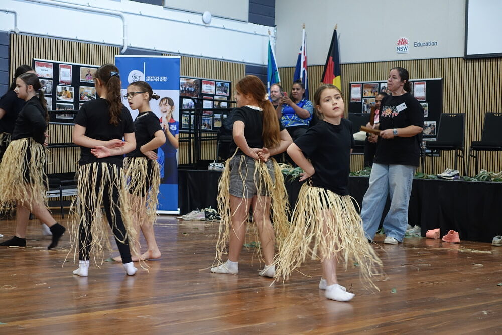 The absolute highlight of the day was the final cultural ceremony. Students from all four schools united on the floor, combining their didgeridoo playing, traditional dance, and shared artistic expressions into one collective performance.